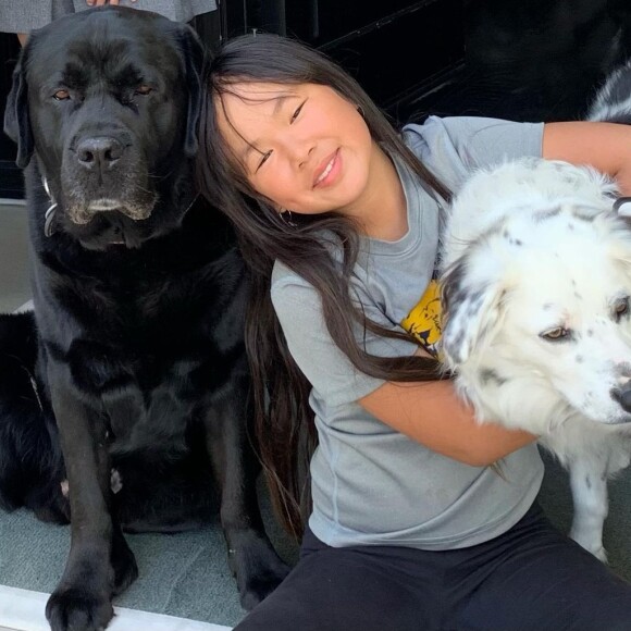 Joy Hallyday - Laeticia Hallyday rend hommage à son chien Santos, mort le 19 septembre 2021.