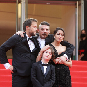 Joachim Lafosse, Gabriel Merz Chammah (petit-fils de Isabelle Huppert), Leïla Bekhti, Damien Bonnard - Montée des marches du film " Les intranquilles " lors du 74ème Festival International du Film de Cannes. Le 16 juillet 2021 © Borde-Jacovides-Moreau / Bestimage 