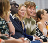 Kate Moss soutient sa fille Lila Grace au défilé Richard Quinn au Londoner à Londres.
