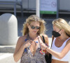 Kate Moss et sa fille Lila Grace à l'aéroport d'Ibiza le 1er août 2021. 
