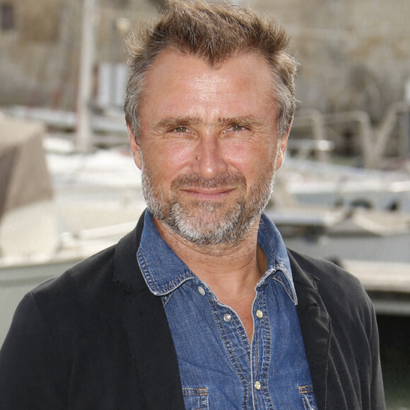 Alexandre Brasseur - Photocall lors du Festival de la Fiction de La Rochelle. © Christophe Aubert via Bestimage