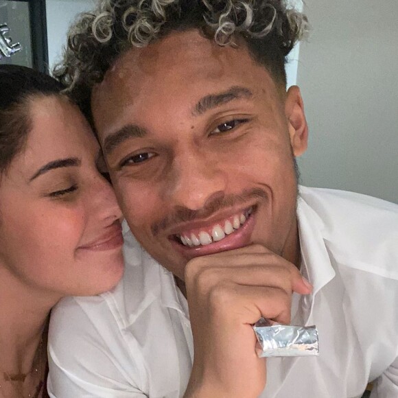 Coralie Porrovechio, ex-candidate de télé-réalité vue dans "Secret Story", est désormais heureuse avec son compagnon Boubacar Kamara qui est également le père de son fils Leeroy et de leur futur bébé.