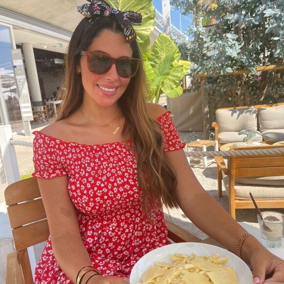 Coralie Porrovecchio souriante sur Instagram