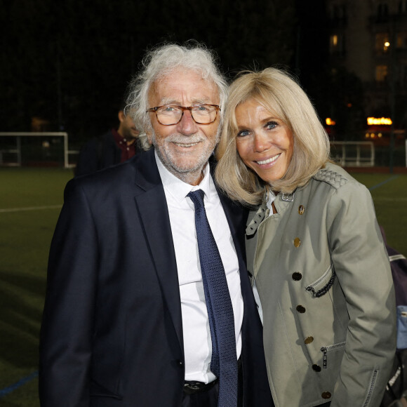 Jacques Vendroux et Brigitte Macron - Match de football caritatif entre le Variétés Club de France contre l'équipe de France des Parlementaires au profit de la Fondation Hôpitaux de Paris-Hôpitaux de France présidée par Brigitte Macron au stade Emile Anthoine à Paris le 23 septembre 2021. © Marc Ausset-Lacroix/Bestimage