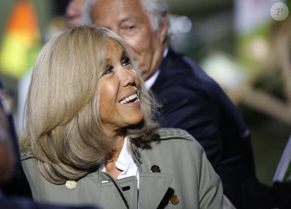 Brigitte Macron - Match de football caritatif entre le Variétés Club de France contre l'équipe de France des Parlementaires au profit de la Fondation Hôpitaux de Paris-Hôpitaux de France présidée par Brigitte Macron au stade Emile Anthoine à Paris le 23 septembre 2021. © Marc Ausset-Lacroix/Bestimage