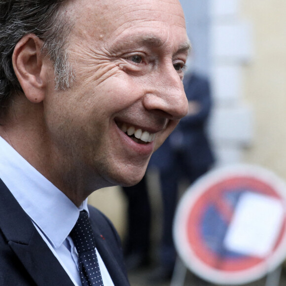 Stéphane Bern lors d'une rencontre avec les habitants de Illiers-Combray en Eure-et-Loir après la visite du Musée Marcel Proust - Maison de Tante Léonie le 15 septembre 2021. © Stéphane Lemouton / Bestimage