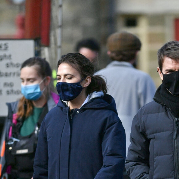 Tom Cruise et Hailey Atwell sont sur le tournage de Mission Impossible 7 à Yorkshire le 21 avril 2021. 