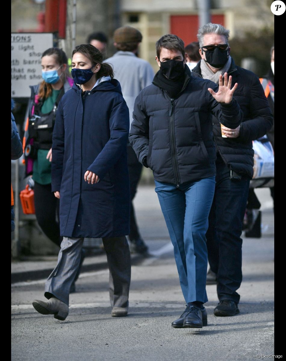 Tom Cruise et Hailey Atwell sont sur le tournage de Mission Impossible 7 à Yorkshire le 21 avril 2021.