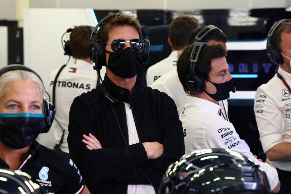 Tom Cruise dans les stands Mercedes lors du Grand Prix de Formule 1 de Silverstone, le 18 juillet 2021.