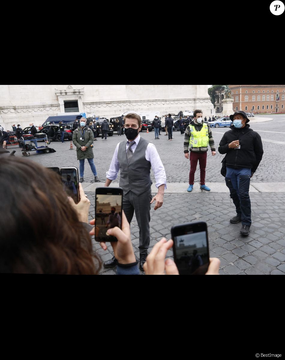 Tom Cruise et Hayley Atwell ont réalisé une scène de course poursuite en voiture sur le tournage du film "Mission Impossible 7" dans les rues de Rome. Le 29 novembre 2020