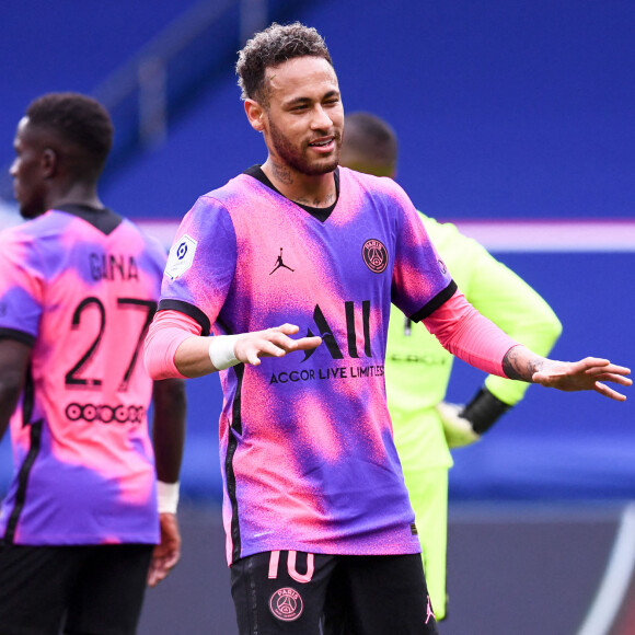 Neymar - Le PSG s'impose 2-1 face au RC Lens en ligue 1 Uber Eats au parc des princes à Paris. © Lecoeur / FEP/ Panoramic / Bestimage