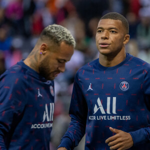 Kylian Mbappé, Neymar - Match de football en ligue 1 Uber Eats : Le PSG (Paris Saint Germain ) remporte la victoire 2 à 0 face à Reims au stade Auguste-Delaune le 29 aout 2021. © Cyril Moreau/Bestimage 