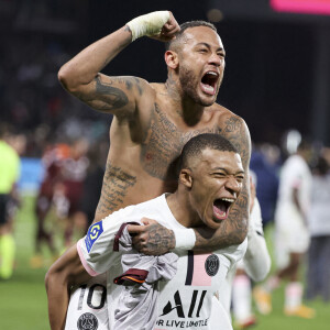 Mbappé Kylian 7 et Neymar jr Da Silva 10, joie - Match de football en ligue 1 Uber Eats : PSG (Paris Saint-Germain) remporte la victoire 2-1 contre Metz le 22 septembre 2021. © Elyxandro Cegarra/Panoramic/Bestimage 