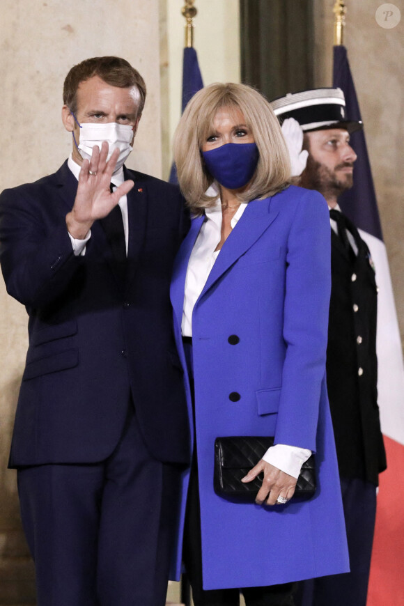 Le président de la République, Emmanuel Macron et la première dame, Brigitte Macron recoivent Kyriakos Mitsotakis, Premier ministre de la République Hellénique et son épouse Mareva Grabowski pour un diner de travail, au palais de l'Elysée, Paris, le 27 septembre 2021. © Stéphane Lemouton / Bestimage