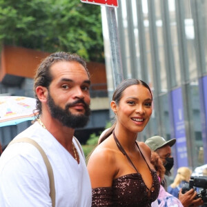 Lais Ribeiro et son compagnon Joakim Noah arrivent à la soirée Revolve en marge de la fashion week à New York le 9 septembre 2021.