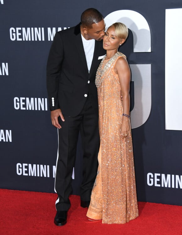 Will Smith embrasse sa femme Jada Pinkett Smith - Avant-première du film "Gemini Man" au cinéma Chinese Theatre à Los Angeles. Le 6 octobre 2019. © Birdie Thompson/AdMedia/Zuma Press/Bestimage