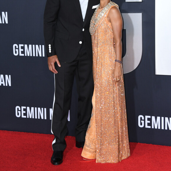 Will Smith embrasse sa femme Jada Pinkett Smith - Avant-première du film "Gemini Man" au cinéma Chinese Theatre à Los Angeles. Le 6 octobre 2019. © Birdie Thompson/AdMedia/Zuma Press/Bestimage