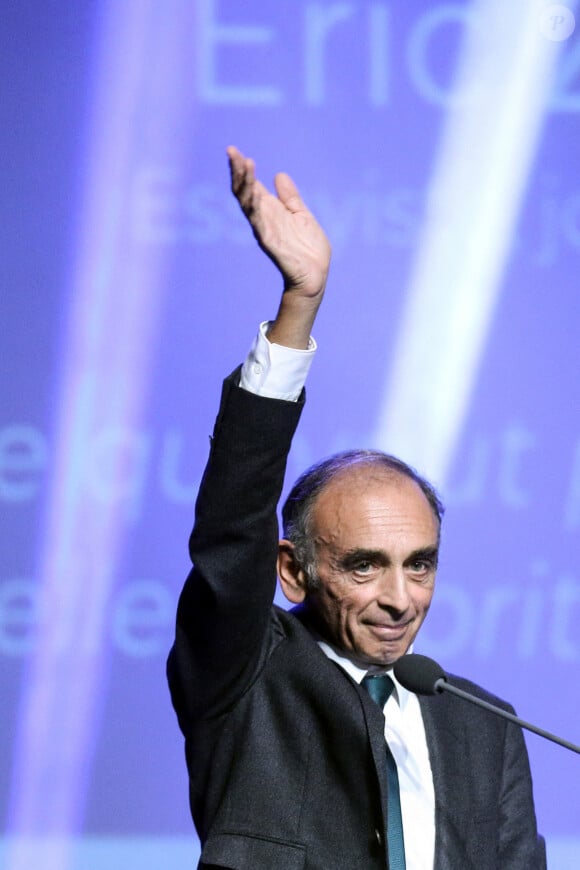 Le polémiste Eric Zemmour participe à la réunion "La Journée des Conservateurs" organisée pour discuter de la place de la droite dans les débats politiques à Asnières, près de Paris, France, 26 septembre 2021.. © Stéphane Lemouton / Bestimage