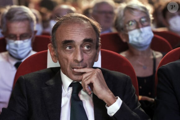 Le polémiste Eric Zemmour participe à la réunion "La Journée des Conservateurs" organisée pour discuter de la place de la droite dans les débats politiques à Asnières, près de Paris, France, 26 septembre 2021.. © Stéphane Lemouton / Bestimage