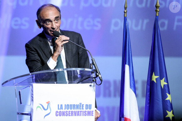 Le polémiste Eric Zemmour participe à la réunion "La Journée des Conservateurs" organisée pour discuter de la place de la droite dans les débats politiques à Asnières, près de Paris, France, 26 septembre 2021.. © Stéphane Lemouton / Bestimage