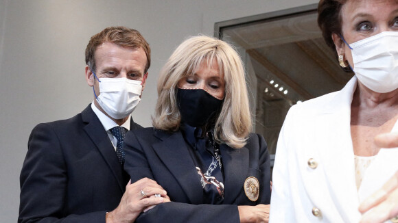 Emmanuel Macron tactile avec Brigitte : la première dame émue dans un lieu exceptionnel