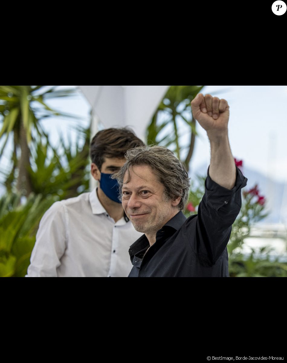 Mathieu Amalric - Photocall du film "Serre-moi fort" lors du 74e Festival international du film de Cannes, le 16 juillet 2021. © Borde / Jacovides / Moreau / Bestimage
