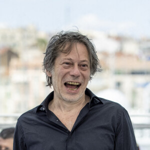 Mathieu Amalric - Photocall du film "Serre-moi fort" lors du 74e Festival international du film de Cannes, le 16 juillet 2021. © Borde / Jacovides / Moreau / Bestimage