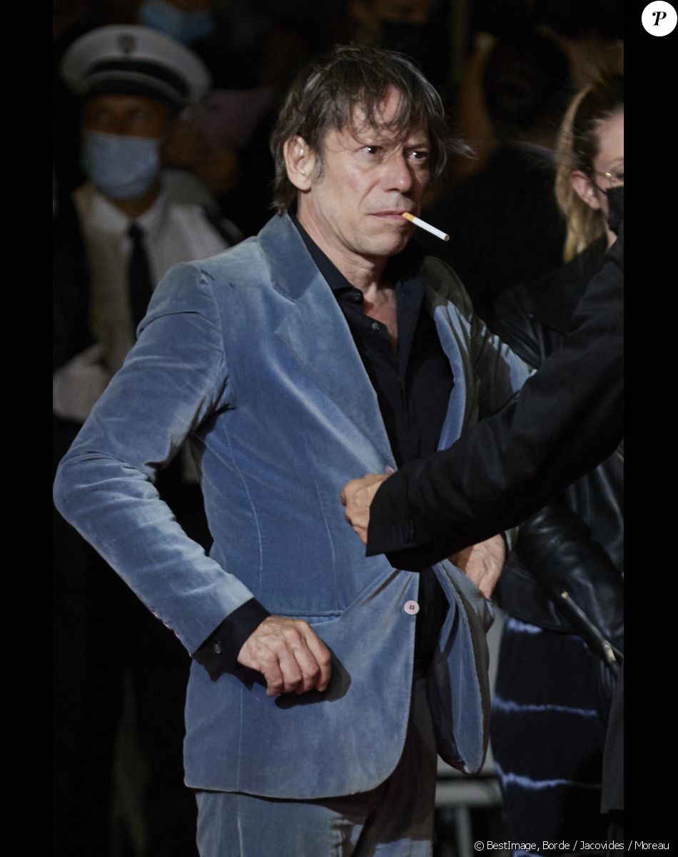 Mathieu Amalric - Montée des marches du film "Tralala" lors du 74e Festival International du Film de Cannes. Le 13 juillet 2021. © Borde-Jacovides-Moreau / Bestimage