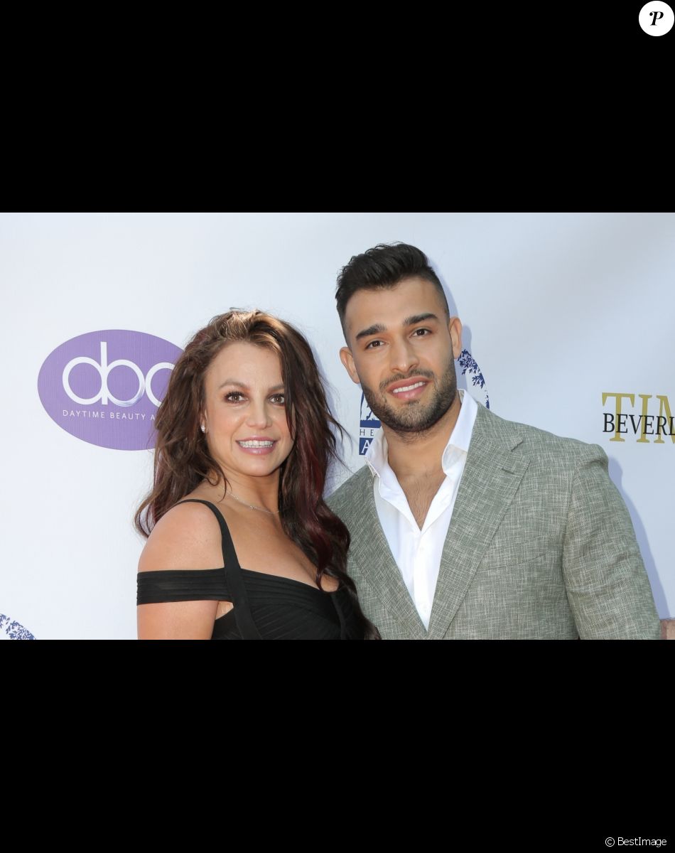 Fiançailles - Britney Spears s'est fiancée avec Sam Asghari - Britney Spears et son compagnon Sam Asghari sur le tapis rouge " The Daytime Beauty Awards " à Los Angeles Le 20 septembre 2019
