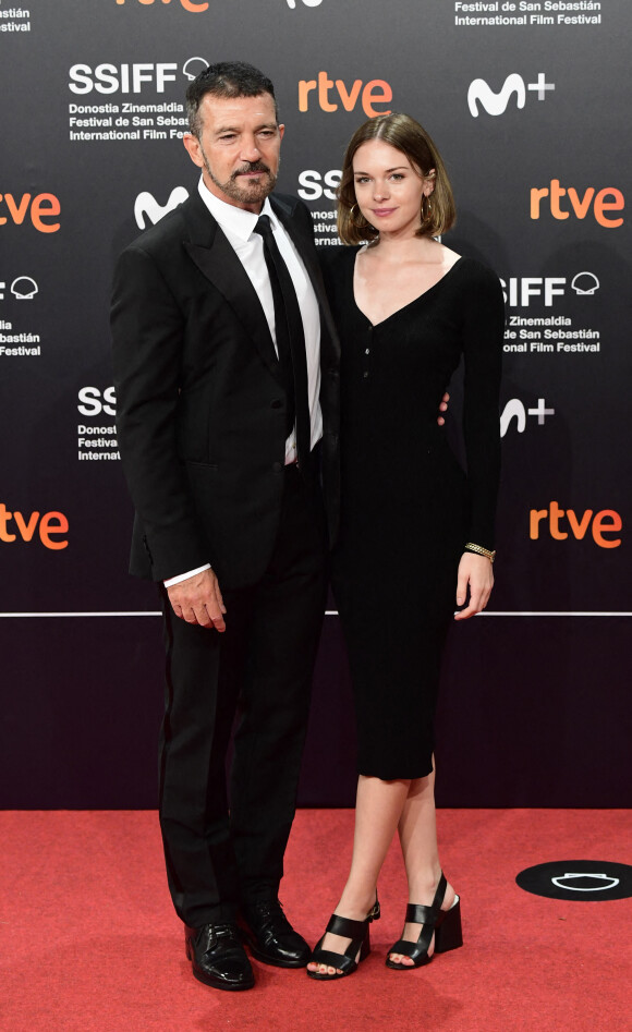Antonio Banderas et sa fille Stella - Photocall de la cérémonie d'ouverture du 69e Festival international du film de San Sebastian, le 17 septembre 2021.