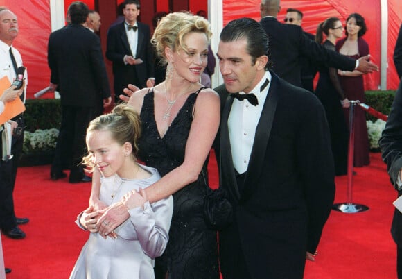 Antonio Banderas, Melanie Griffith et sa fille - Soirée des Oscars 2000 à Los Angeles.