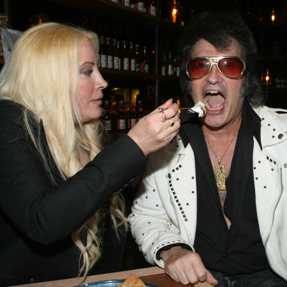 Exclusif - Suite à un problème technique et le report du concert au Nez Rouge, Loana et Eryl Prayer vont manger une crêpe à Paris le 25 septembre 2021. © JLPPA / Bestimage