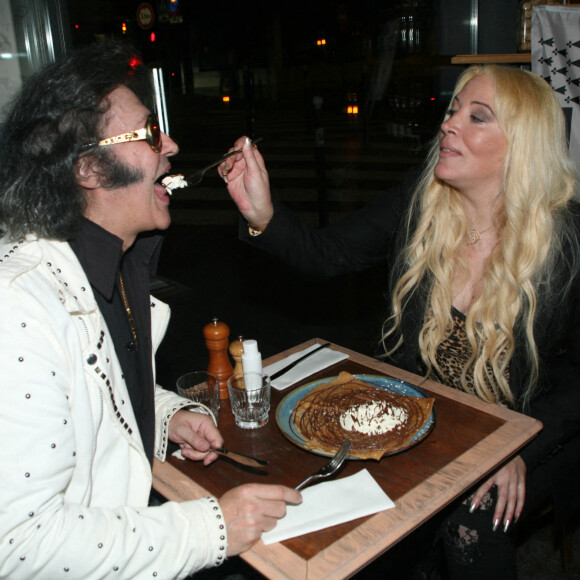 Exclusif - Suite à un problème technique et le report du concert au Nez Rouge, Loana et Eryl Prayer vont manger une crêpe à Paris le 25 septembre 2021. © JLPPA / Bestimage