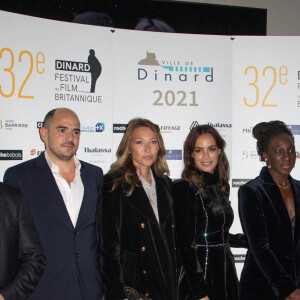 Mohamed Hamidi, Jean des Forets, Laura Smet, Bérénice Bejo, Eye Haïdara, Paul Webster, Finnegan Oldfield au photocall pour la ccérémonie de clôture du 32ème festival du film britannique de Dinard, France, le 2 octobre 2021. © Jeremy Melloul/Bestimage 