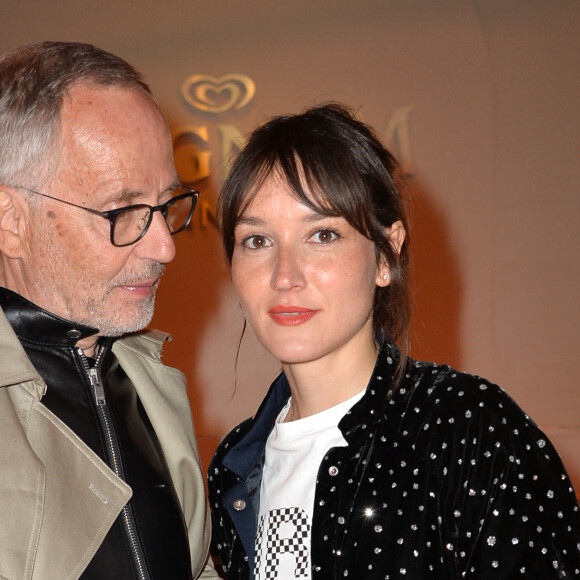 Fabrice Luchini et Anaïs Demoustier - Photocall de l'after party du film "Alice et le Maire" sur la plage privée Magnum lors du 72e Festival de Cannes, le 18 mai 2019. © Ramsamy Veeren/Bestimage