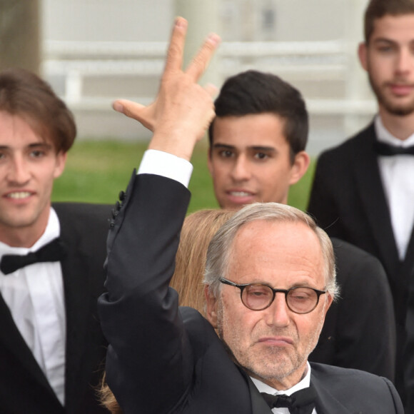 Fabrice Luchini - Montée des marches du film "Ma Loute" lors du 69e Festival International du Film de Cannes. Le 13 mai 2016.