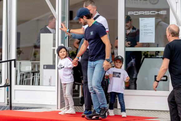 Le prince Carl Philip de Suède à la Porsche Carrera Cup Scandinavia à Karlskoga en Suède le 20 aout 2021.