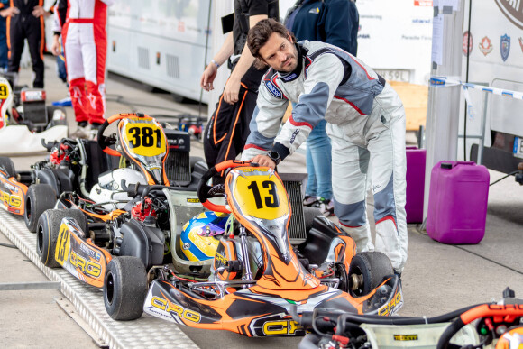 Le prince Carl Philip de Suède lors de la course de karting "Prins Carl Philips Racing Pokal" au Motorpark à Eskilstuna le 29 août 2021.