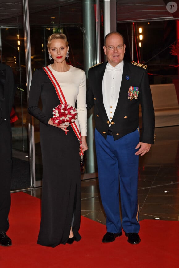 La princesse Charlene et le prince Albert II de Monaco durant la soirée de gala au Grimaldi Forum le 19 novembre 2018 dans le cadre de la Fête Nationale Monégasque 2018. © Bruno Bebert / PRM / Bestimage 