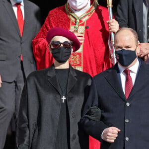 Le prince Albert II de Monaco, la princesse Charlène de Monaco - Le couple princier a assisté à la messe de Sainte Dévote à la cathédrale de Monaco le 27 janvier 2021. © Jean-Charles Vinaj / Pool Monaco / Bestimage