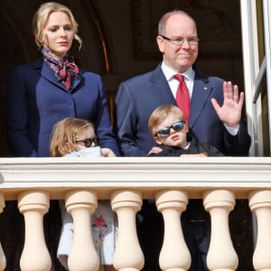 Le prince Albert II de Monaco, sa femme la princesse Charlène et leurs enfants le prince héréditaire Jacques et la princesse Gabriella ont assité depuis un balcon du Palais à la traditionnelle procession durant la célébration de la Sainte Dévote, Sainte patronne de Monaco, à Monaco le 27 janvier 2020. © Bruno Bebert / Bestimage