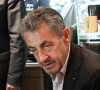 L'ancien président, Nicolas Sarkozy dédicace son livre "Promenades" aux éditions Herscher, à la librairie Lamartine, à Paris, France, le 2 octobre 2021. © Stéphane Lemouton/Bestimage