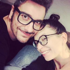 Lucie Bernardoni ("Star Academy") a rendu un bel hommage à son mari Patrice Maktav. Mars 2020.