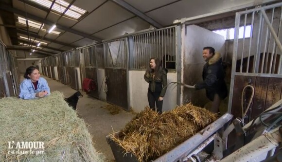 Vincent le Provençal de "L'amour est dans le pré 2021" et ses prétendantes Natacha et Hafsa dans l'épisode du 11 octobre sur M6