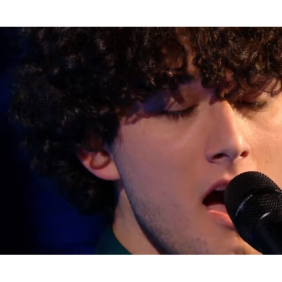 Emmy Liyana (équipe de Patrick Fiori) face à Gjon's Tears (équipe de Zazie) lors des cross-battles de "The Voice All Stars" - TF1