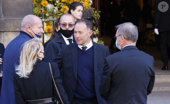 Rolland Courbis, Jean-Pierre Papin, Claude Guéant - Arrivées à la messe funéraire en hommage à Bernard Tapie en l'église Saint-Germain-des-Prés à Paris. Le 6 octobre 2021 © Jacovides-Moreau / Bestimage