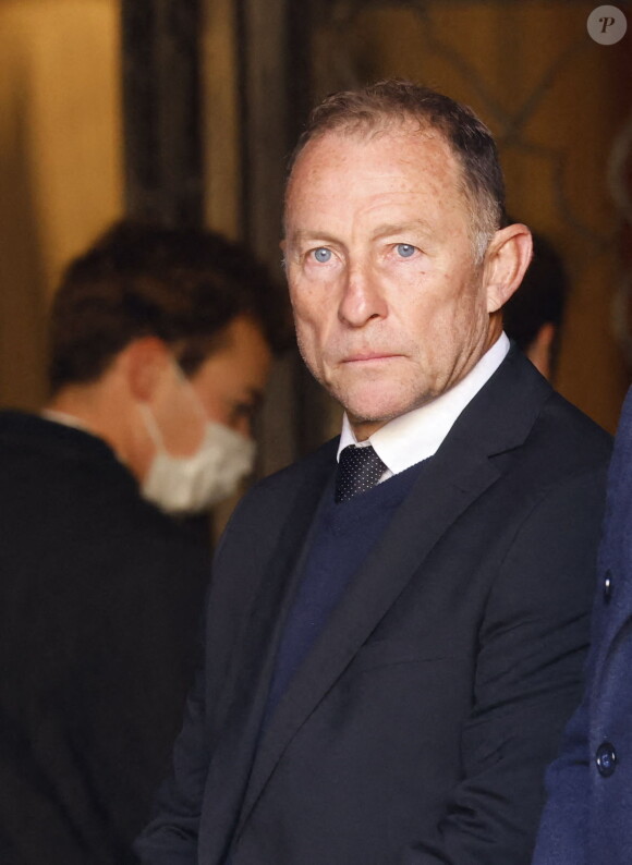 Jean-Pierre Papin - Arrivées à la messe funéraire en hommage à Bernard Tapie en l'église Saint-Germain-des-Prés à Paris. Le 6 octobre 2021 © Jacovides-Moreau / Bestimage