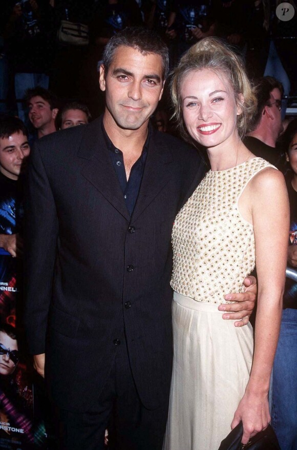 George Clooney et sa compagne Céline Balitran à la première du film "Batman et Robin" à Los Angeles en 1997.
