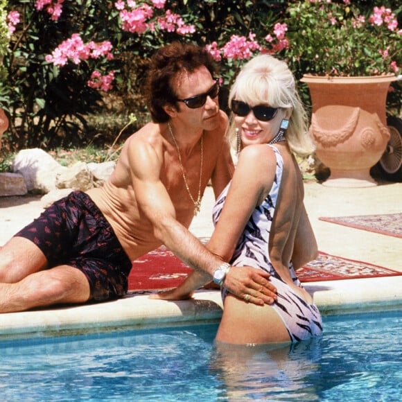 Archives - Amanda Lear et son mari Alain-Philippe Malagnac dans leur villa de Saint-Rémy de Provence