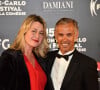 Paul Belmondo et sa femme Luana au photocall de la cérémonie de clôture de la 15ème édition du Monte-Carlo Film Festival de la Comédie © Bruno Bebert/Bestimage